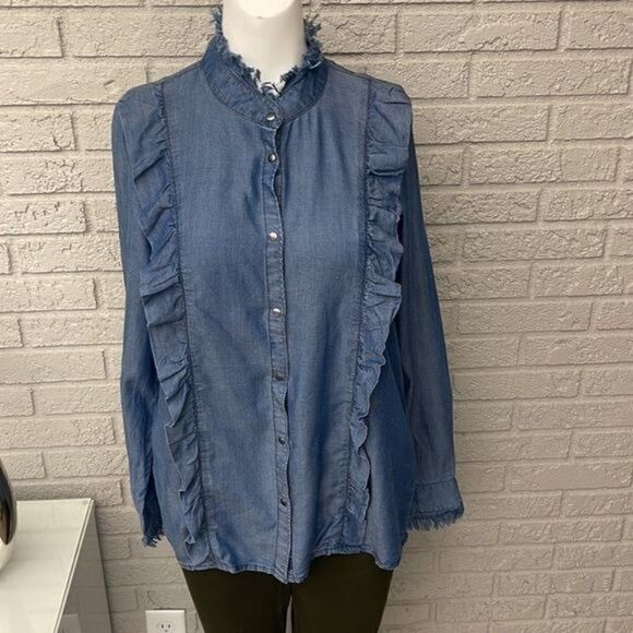 Elan Ruffle Button Down Denim Shirt Size M NWT - Picture 4 of 9